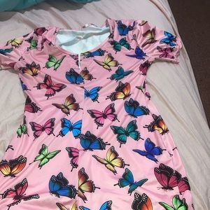 I’m sell a  onesie and the size is L